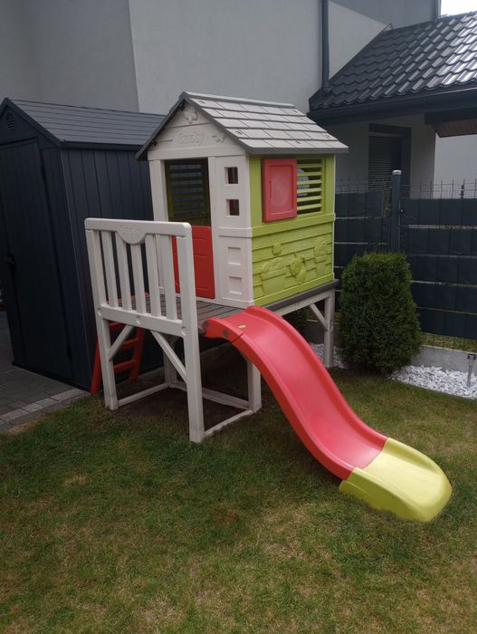 Domek Smoby że zjeżdżalnią