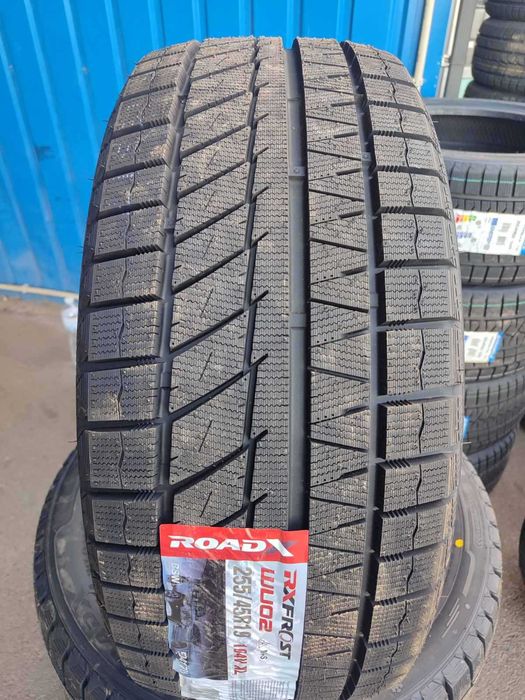 Roadx 255/45 R19 104V RXFROST WU02