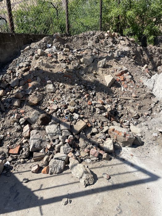 Oddam za darmo gruz na podniesie terenu z załadunkiem