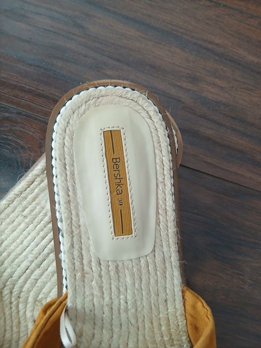 Klapki Bershka 39