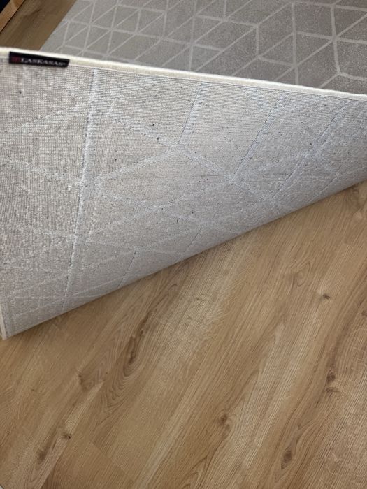 Tapete Laskasas 160x190cm (modelo Lines light grey)