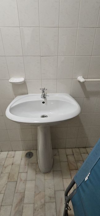 50€ = 1 bidé + 2 sanitas + 2 lavatorios + torneiras