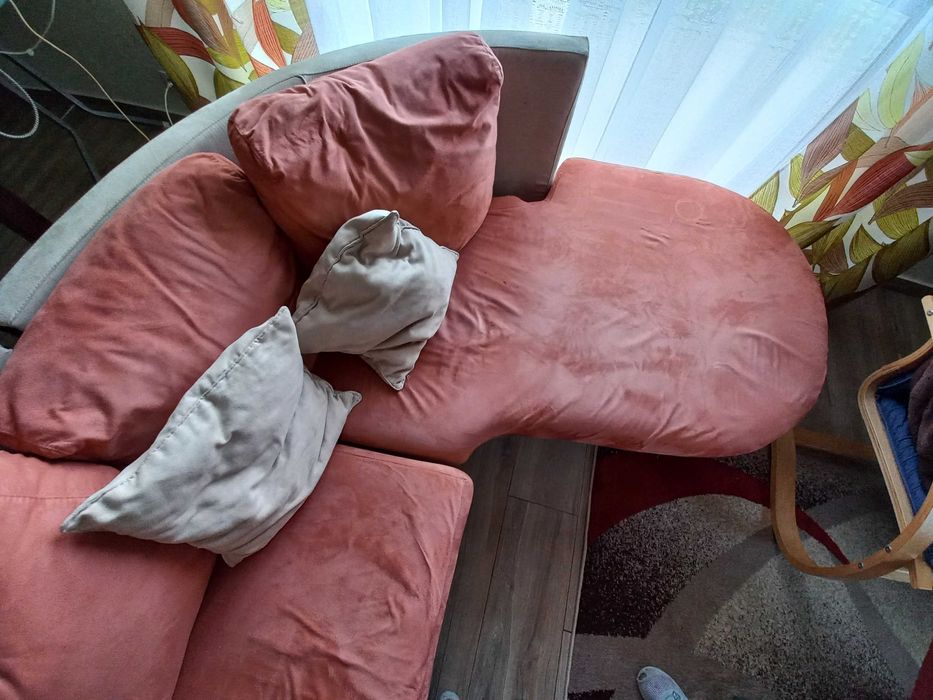 Sofá c/ chaise long e 2 puffs