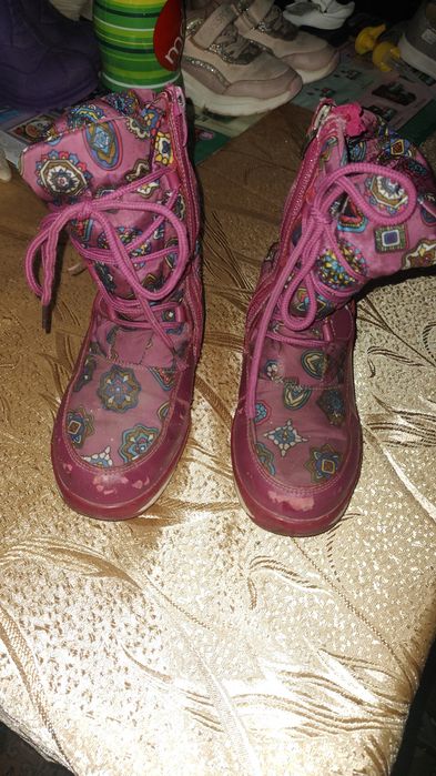 Подарую взуття для дому