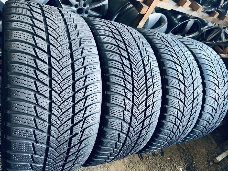 Шини Резина Зимові 245 40 18 Bridgestone Blizzak LM001 4шт