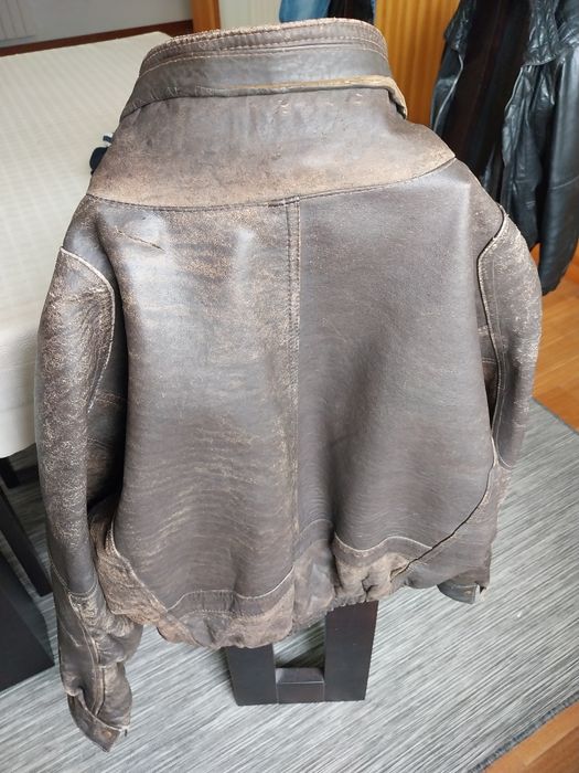 Casaco castanho em couro n. 50