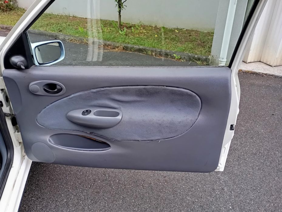 Ford  Fista 1999