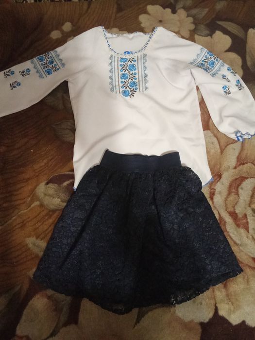 Продам вишиванки на підлітка-дівчину