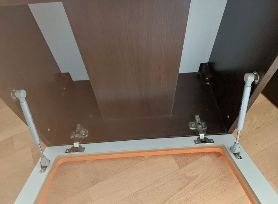 Кухонна витяжка ELICA Італія.Шафа кухонна,навісна під витяжку.