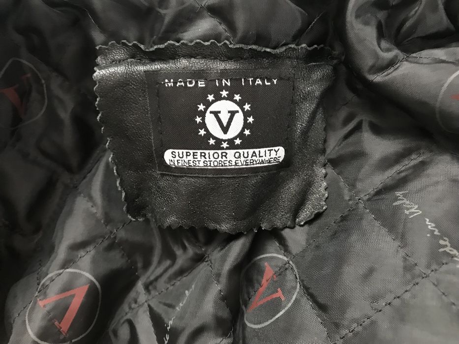 Шкіряна куртка чорна