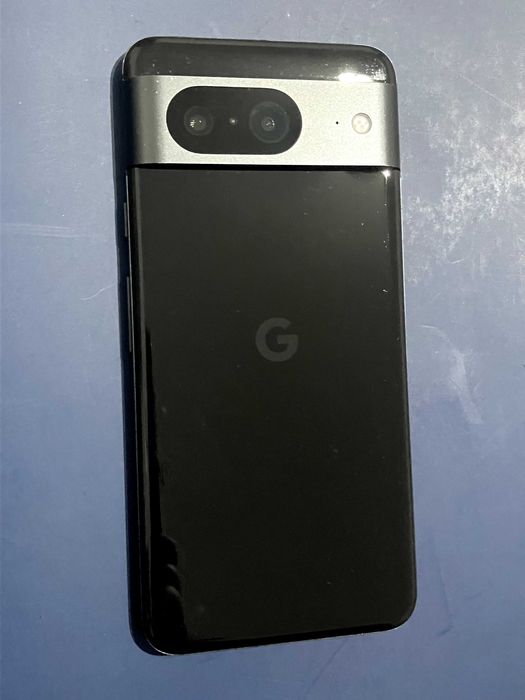 Google Pixel 8, 128 gb. Fully functional, only couple of cosmetic scratches