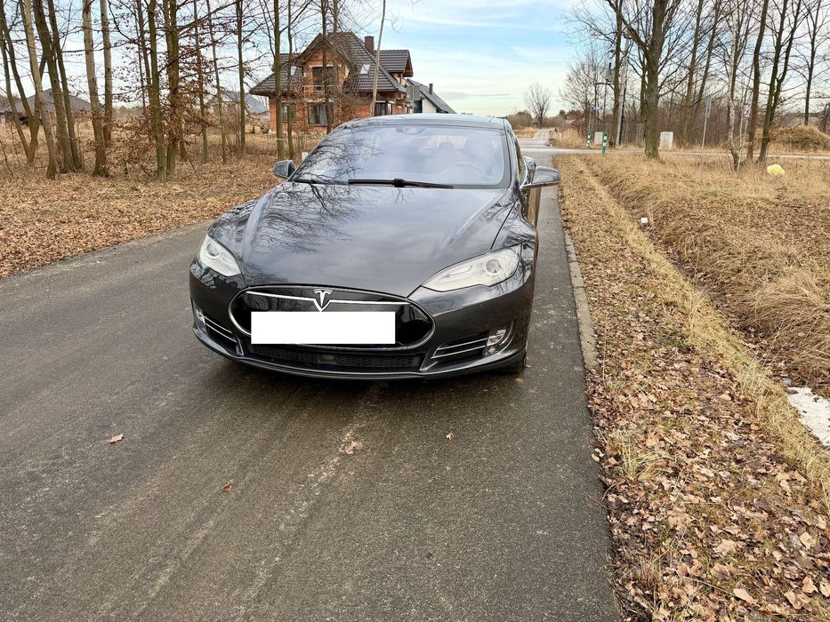 Tesla Model S S85D , Dożywotnie ładowanie, wnętrze premium