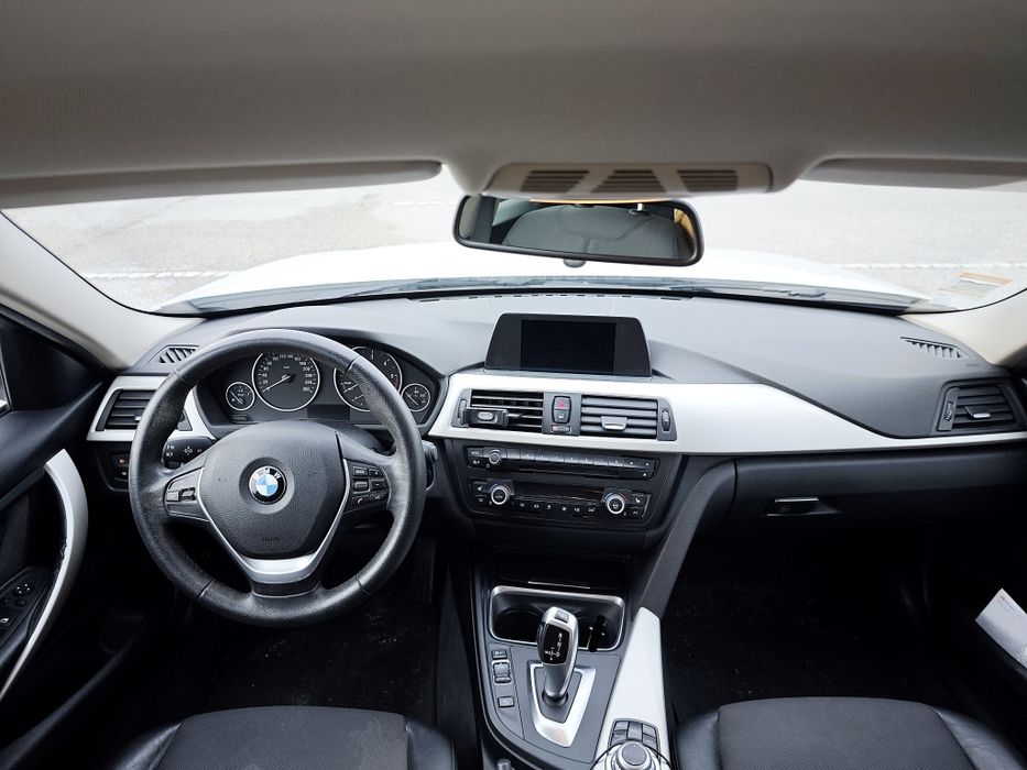 BMW 320d

326 mil km

2.0 184cv

Consumo 5 lts/100km
.Carrinha muito e