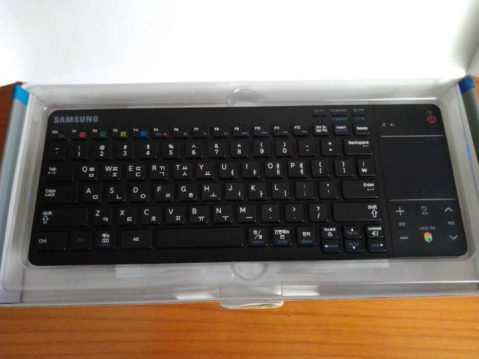 Óculos 3d ativos e teclado para televisores Smart Samsung.