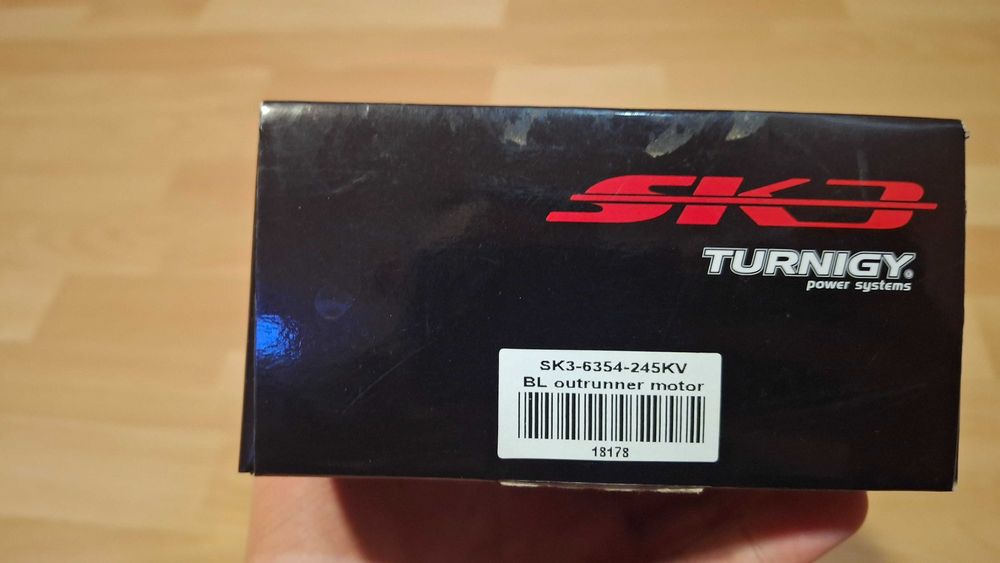 Silnik elektryczny do modeli turnigy aerodrive sk3/6354/245 KV
