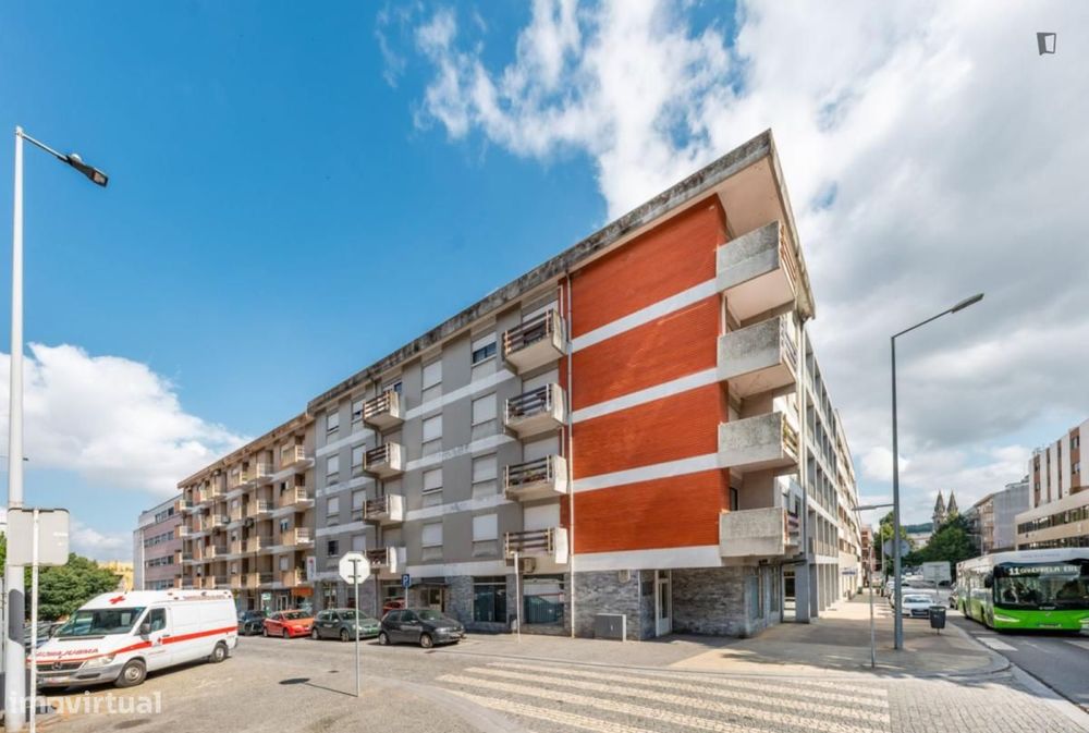 Quarto - localizado em Guimaraes