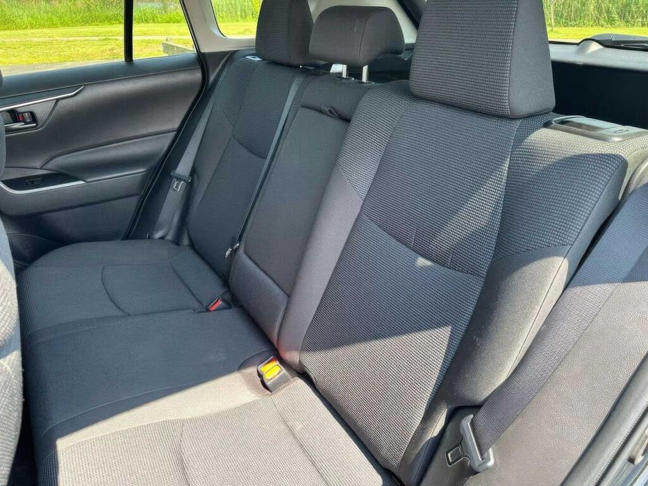 Toyota RAV4 Hybrid XLE Premium      2024