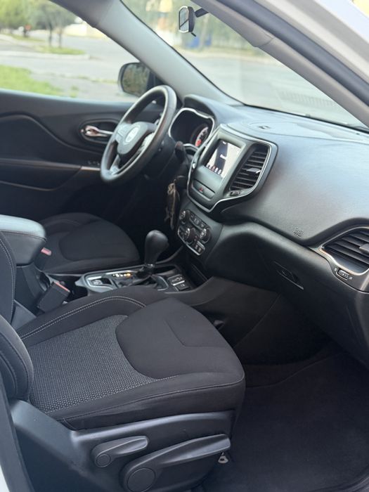 Продам Jeep Cherokee