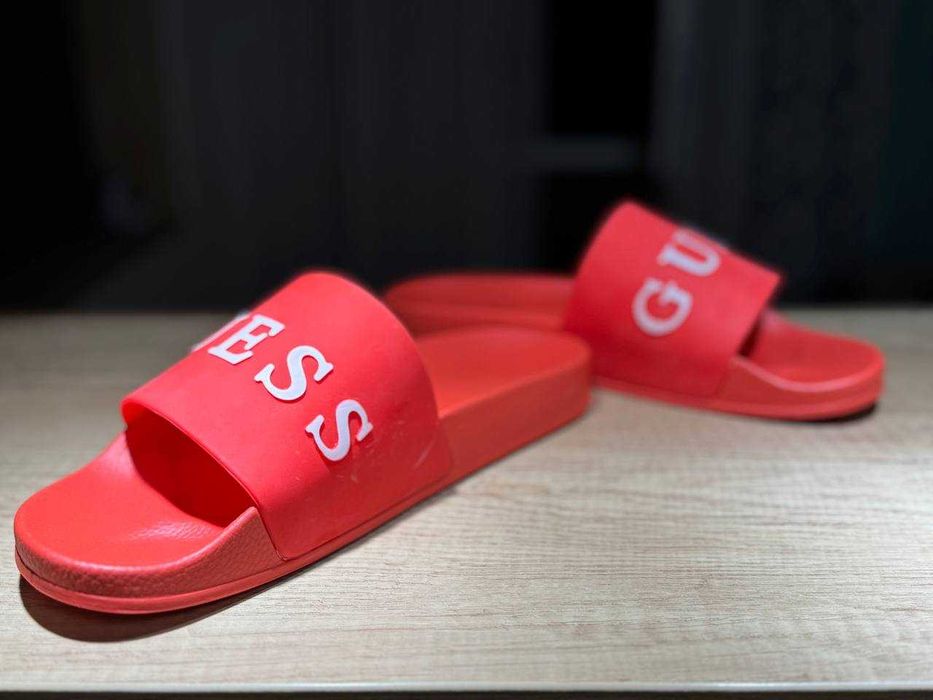 Шльопанці  Guess