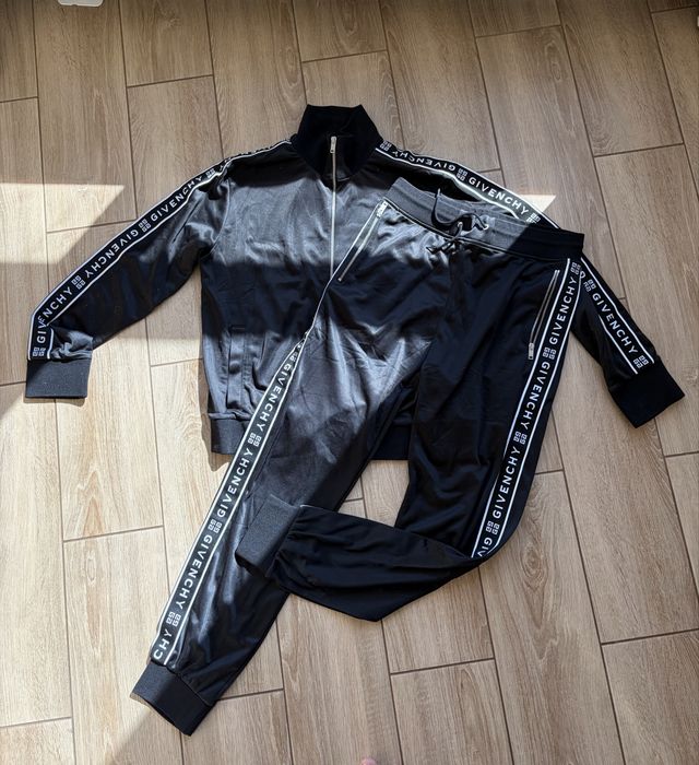 Костюм Givenchy