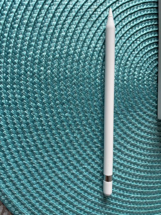 Продам стилус первого поколения Apple Pencil 1