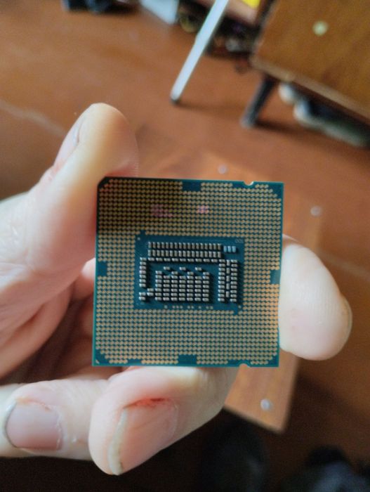 Продам процессор с кулером Intell Xeon e3-1230v2..