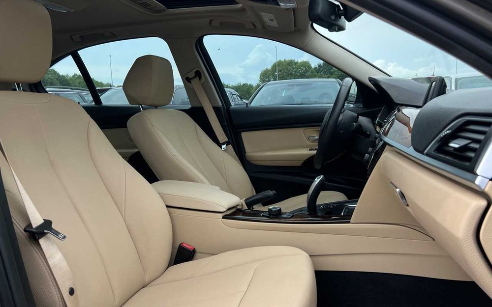BMW 320 I 2017 року