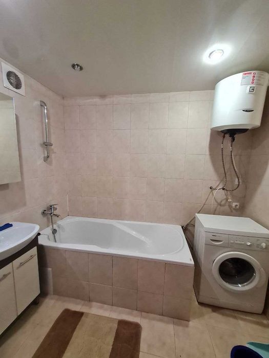 Продам 2 кімн. квартиру в р-ні " РОШЕН". 3/5 цегл.  Ремонт. 55000