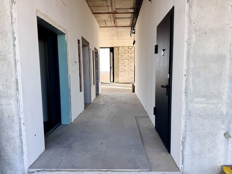 Офіси від 650 (м2) Біля Озера Преміум Рівня