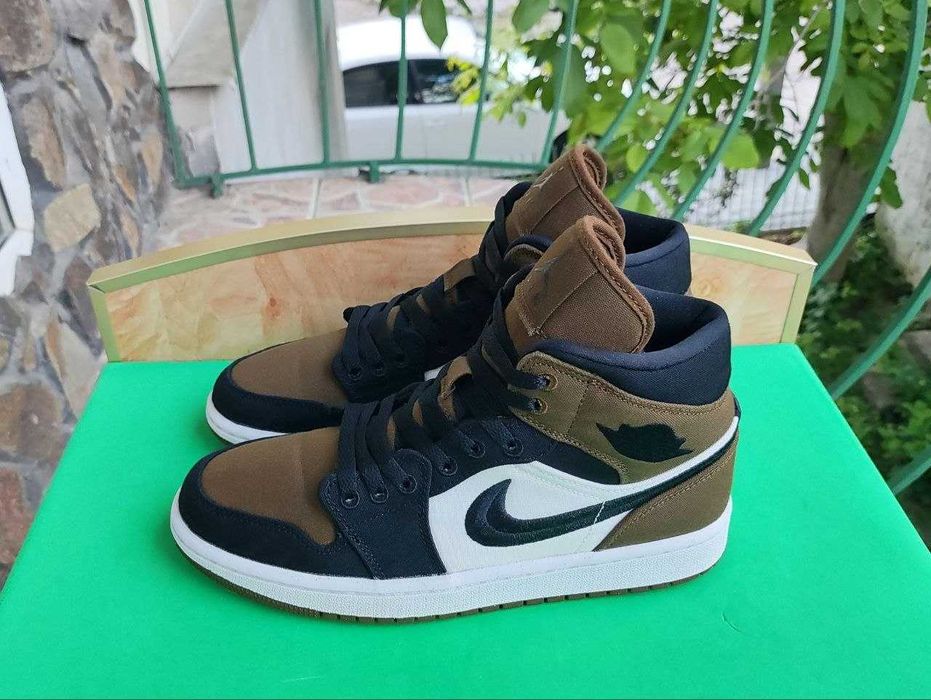 Nike Air Jordan 1 Mid SE "Light Olive" Кросівки 39-25 см.