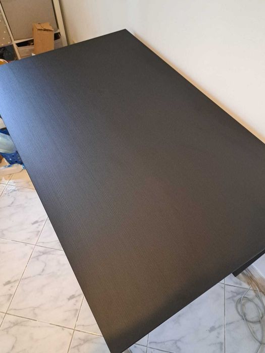 Mesa de jantar preta IKEA TÄRENDÖ; 4 lugares (110x67 cmx74cm)