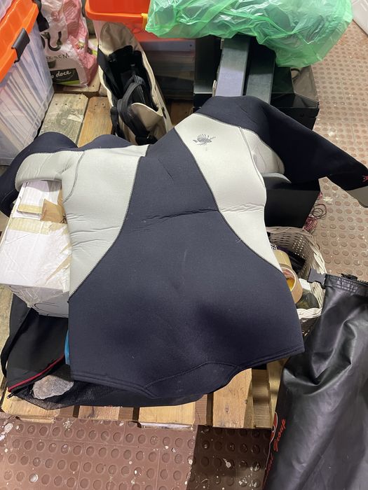 Dois equipamentos para pesca submarina