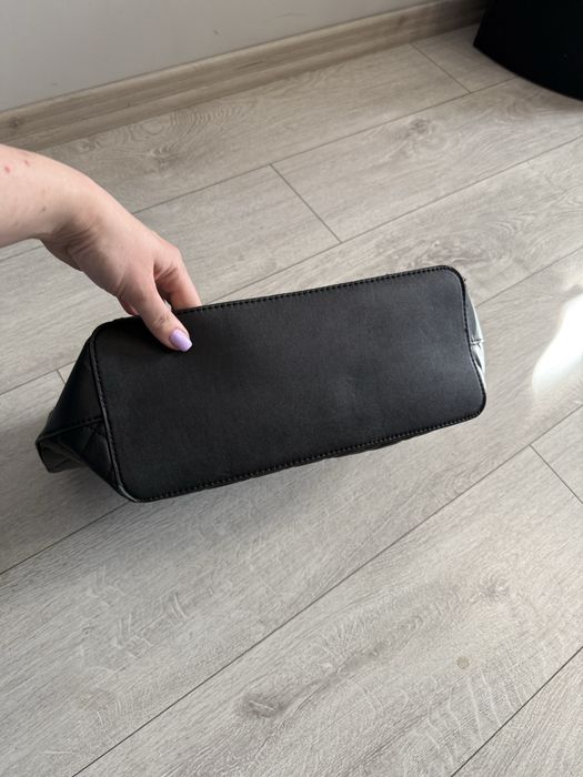 Torebka damska czarna Guess
