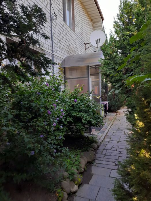 Продам будинок на 2 окремих вхіда на СМОЛЯНЦІ 140кв.м.