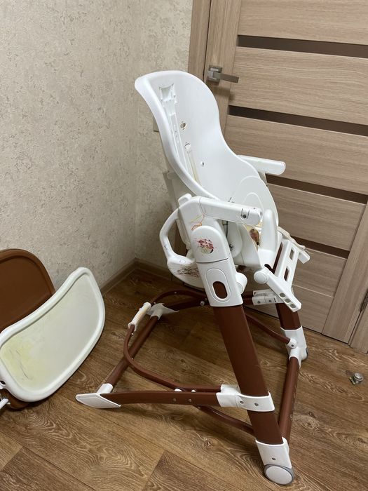 Стільчик для годування ICON Brown