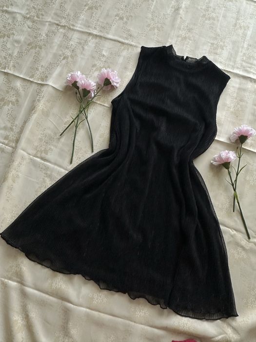 Sukienka trapezowa czarna z błyszczącą nitką Sinsay rozmiar M