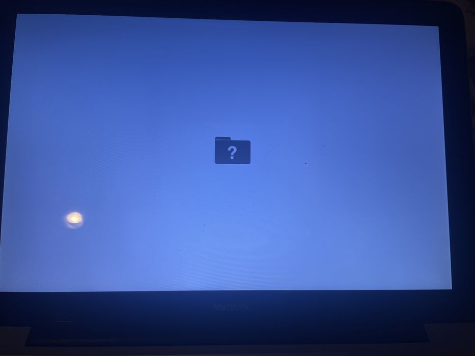 Apple MacBook 2008 року під відновлення або на запчастини