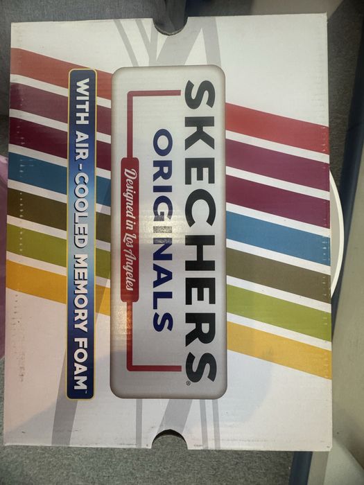 Черевики Skechers.