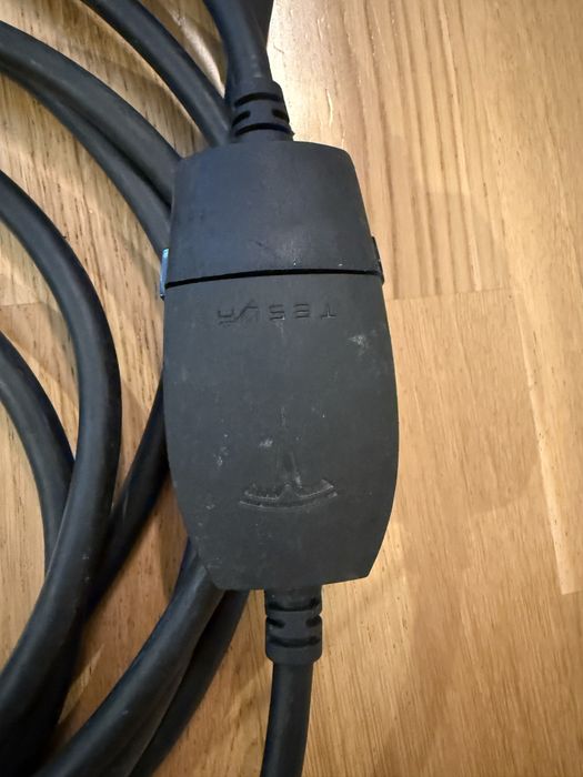 Зарядний пристрій (зарядка) Tesla Type 2