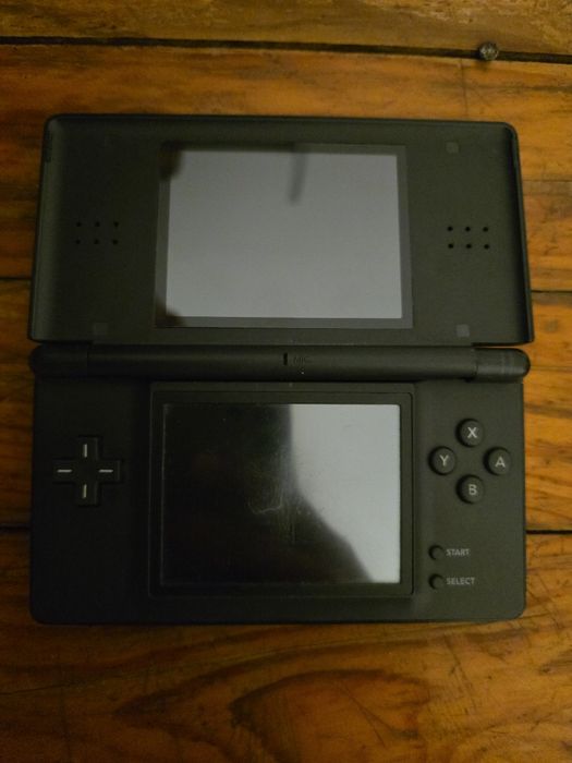 Nintendo ds lite vem com 1 jogo