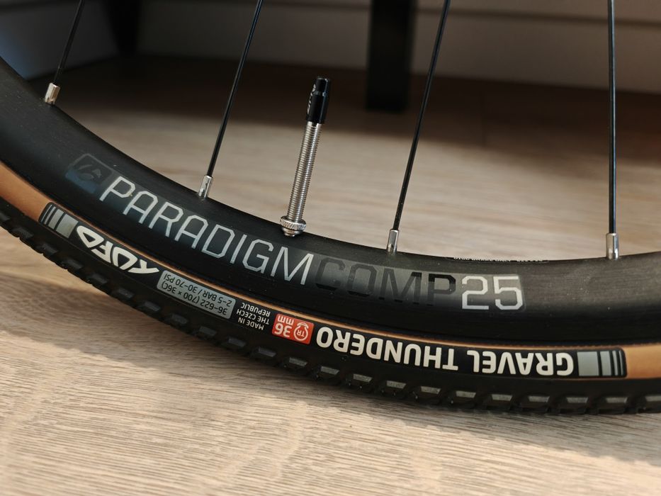 Komplet kół Bontrager Paradigm Comp 25 - jak nowe!! Gravel/szosa