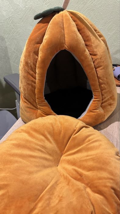 Лежанка для собак чи котів Гарбузик