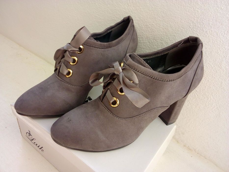 Botins cinzentos com atacadores em cetim - Tamanho 41 - Novos!