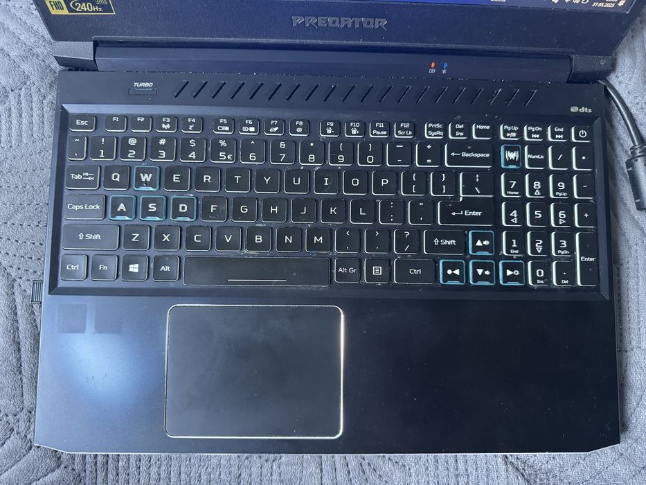 Laptop Acer Predator Helios 300 i7 10750h 240hz rtx 2070