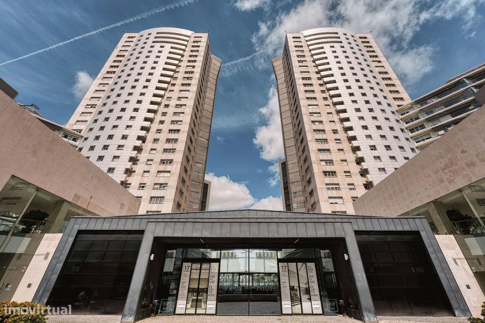 T5 in Twin Towers | 24th Floor with Panoramic Views in Campolide