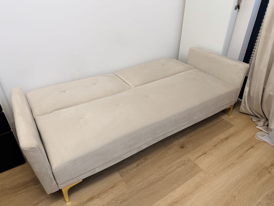 Beżowa Wygodna sofa trzyosobowa z funkcą spania
