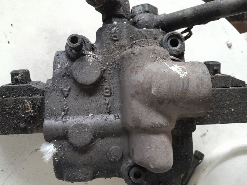 Rozdzielacz EHR Massey Ferguson serii 3xxx 3050, 3060, 3080