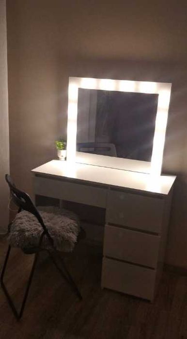 biała toaletka dla dziewczynki kosmetyczna z lustrem LED NOWA