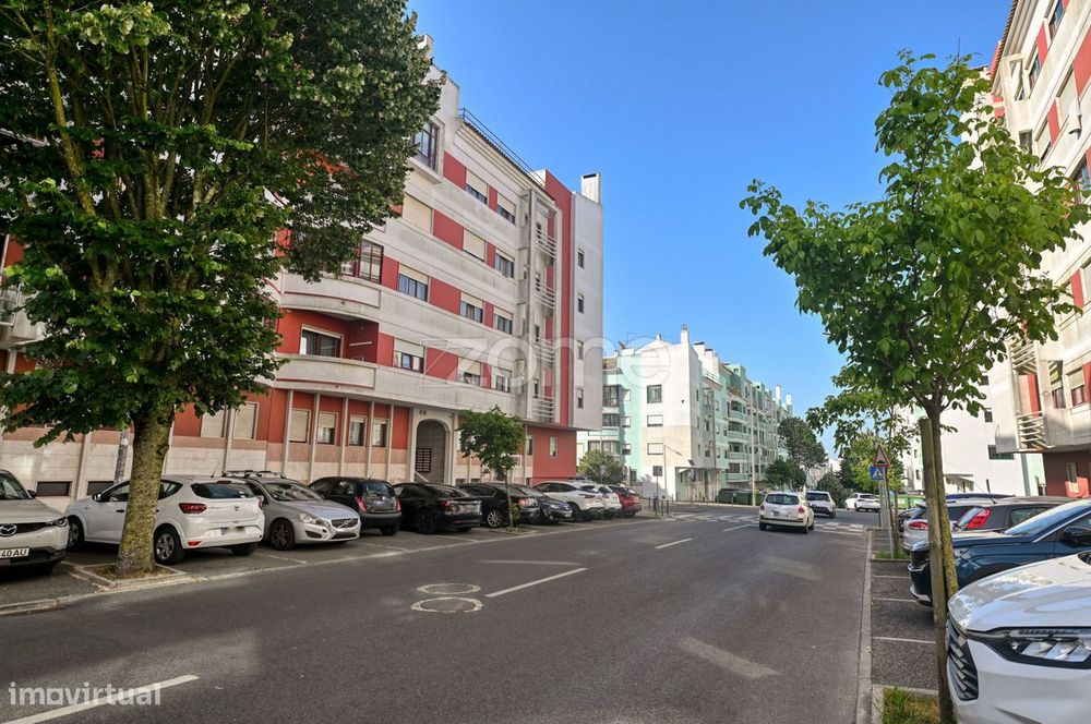 Apartamento T3 com parqueamento | Urbanização da Cavaleira, Algueir...