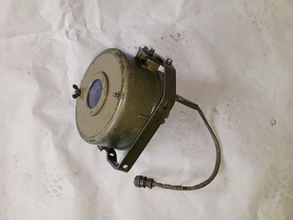 Продам фару гст-64 оу-3 луна фг-125 126 127 танковую глазок светильник